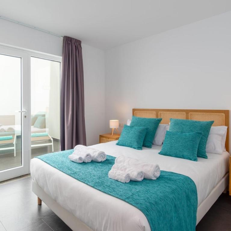 Ereza Villas Royal Deluxe Hoopoe- 9 - Three-Bedroom Apartment with Mountain View - 20