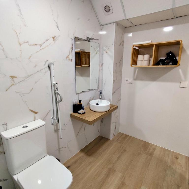 Travel Habitat Orriols - Torrefiel Apartment - One-Bedroom Family Apartment - 16