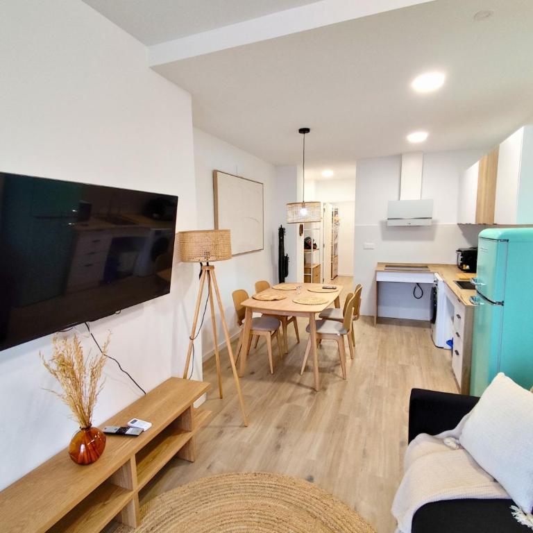 Travel Habitat Orriols - Torrefiel Apartment - One-Bedroom Family Apartment - 1