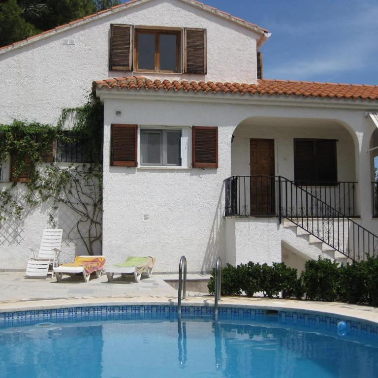 Chalet con jardín grande y piscina privada - Casa de 3 dormitorios - 1