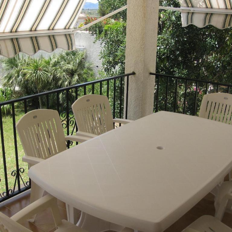 Chalet con jardín grande y piscina privada - Casa de 3 dormitorios - 4