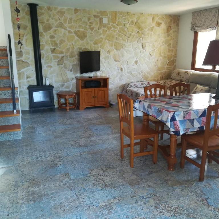 Chalet con jardín grande y piscina privada - Casa de 3 dormitorios - 9