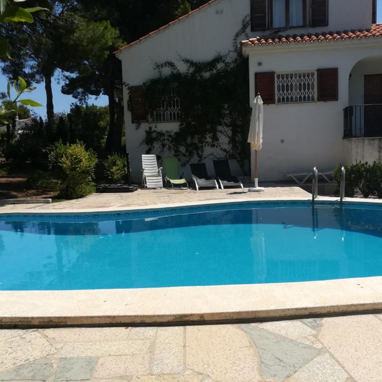 Chalet con jardín grande y piscina privada - Casa de 3 dormitorios - 31
