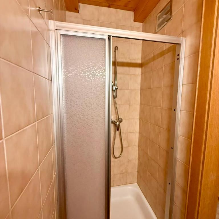 Pension Lederergütl - Jokercard & Parkplatz inkl - Familienzimmer mit Balkon - 4