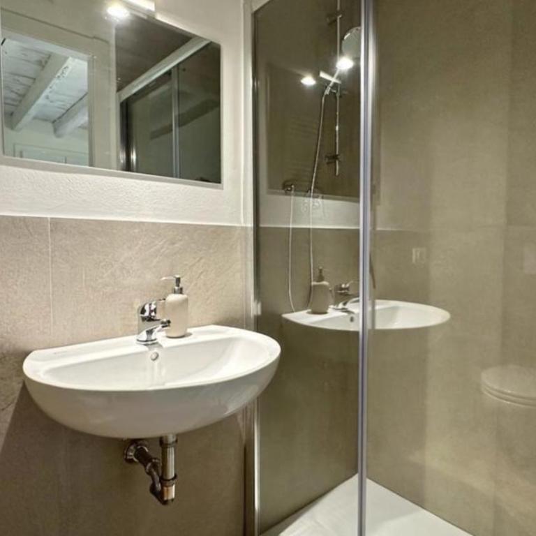NEW Central & Cozy apartment - city center - Deluxe One-Bedroom Apartment with City View - 18