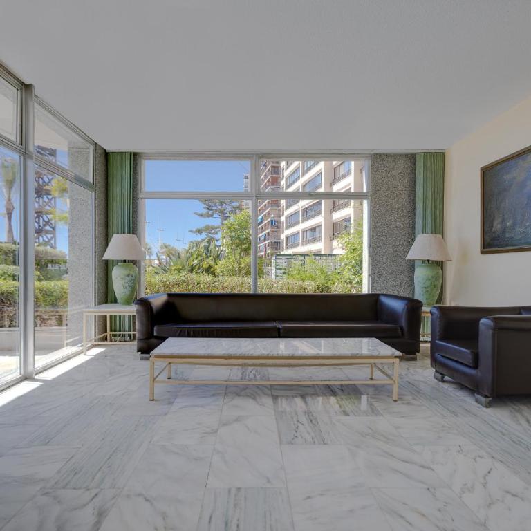 Seafront Beach Corner Apartment - Apartamento - 20