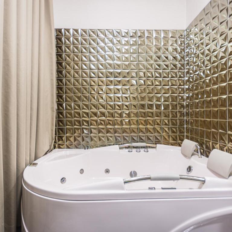 HOTEL MONTANA - Double Room with Spa Bath - 5