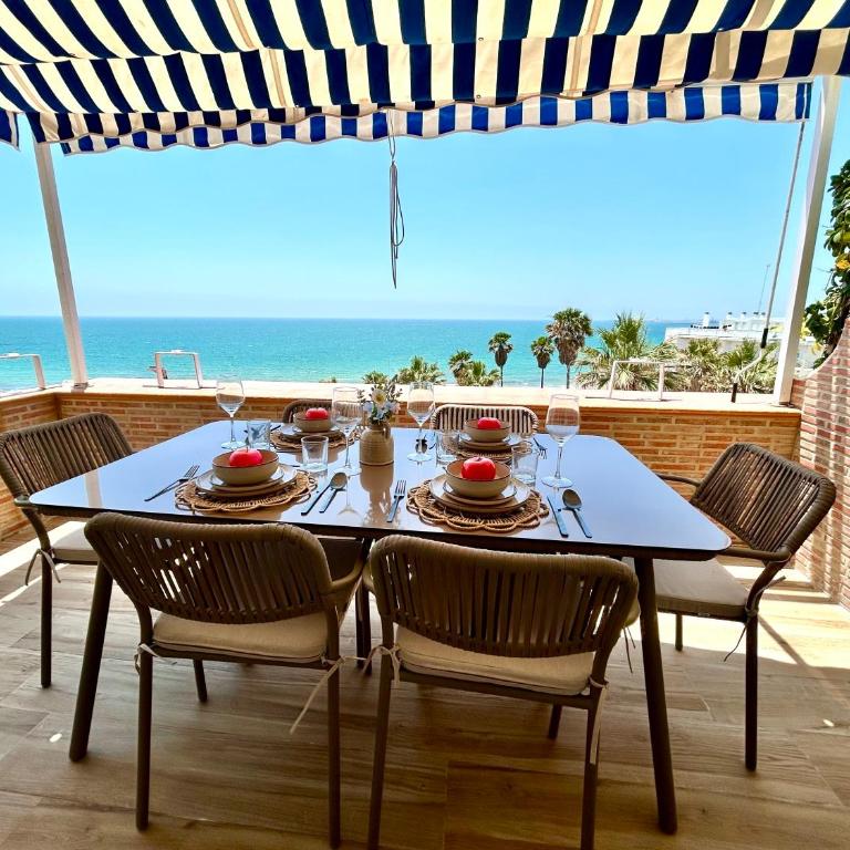 GATU Villa Salitre casa junto a la playa, parking gratis y vistas al Mar- Mayores de 22 años y familias - Apartamento con 3 dormitorios - Frente al océano - 1