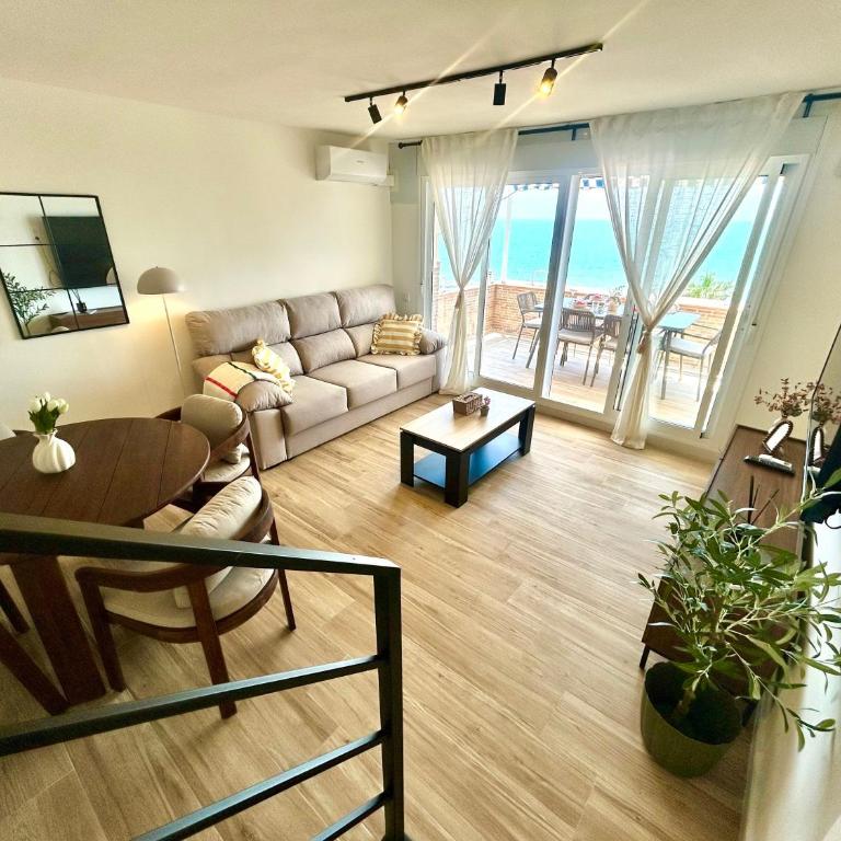 GATU Villa Salitre casa junto a la playa, parking gratis y vistas al Mar- Mayores de 22 años y familias - Apartamento con 3 dormitorios - Frente al océano - 2
