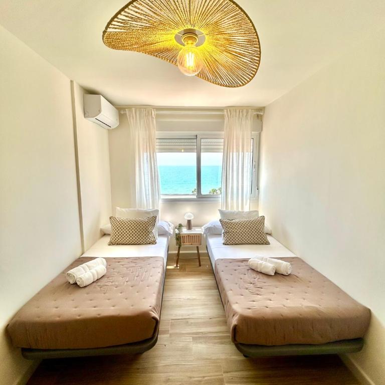 GATU Villa Salitre casa junto a la playa, parking gratis y vistas al Mar- Mayores de 22 años y familias - Apartamento con 3 dormitorios - Frente al océano - 5