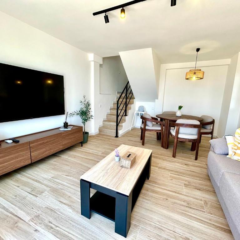 GATU Villa Salitre casa junto a la playa, parking gratis y vistas al Mar- Mayores de 22 años y familias - Apartamento con 3 dormitorios - Frente al océano - 33