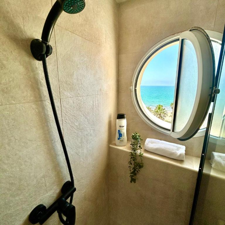 GATU Villa Salitre casa junto a la playa, parking gratis y vistas al Mar- Mayores de 22 años y familias - Apartamento con 3 dormitorios - Frente al océano - 35