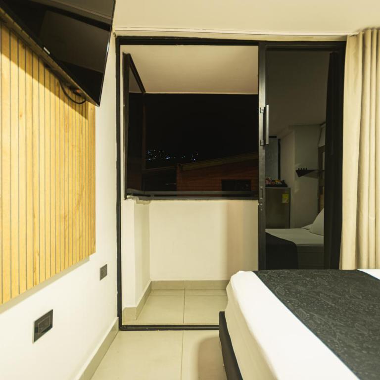 HOTEL MONTANA - Double Room with Balcony - 3
