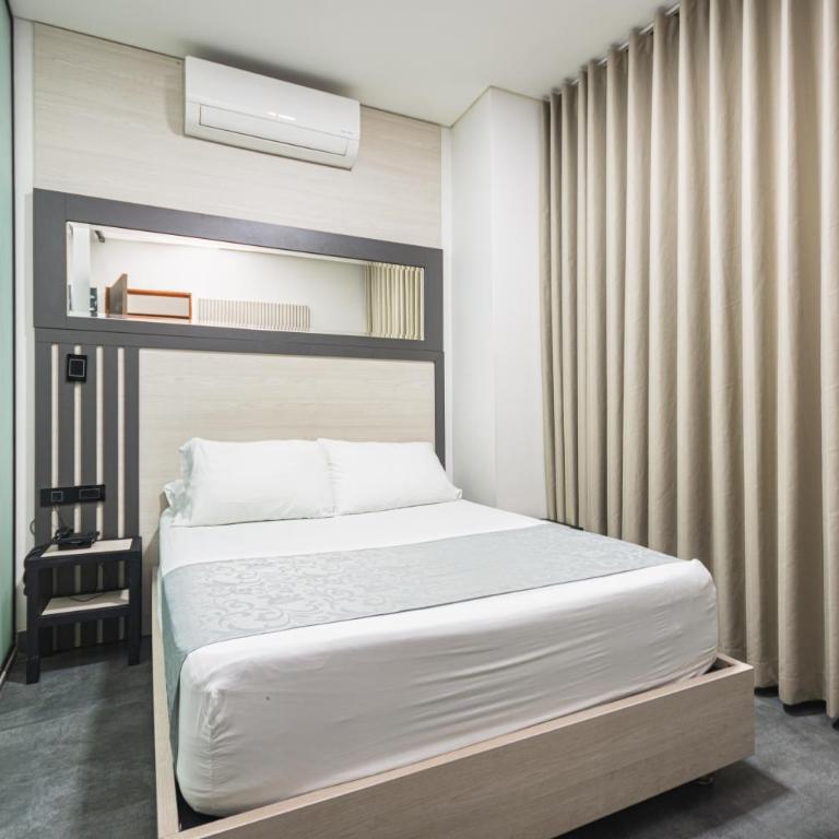 HOTEL MONTANA - Deluxe Double Room with Bath - 9