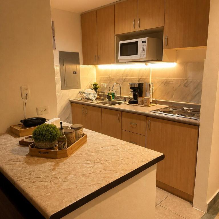 Sky Suite by Zaviera Stays Stays Luxury, Pool, Beach - One-Bedroom Apartment - 9