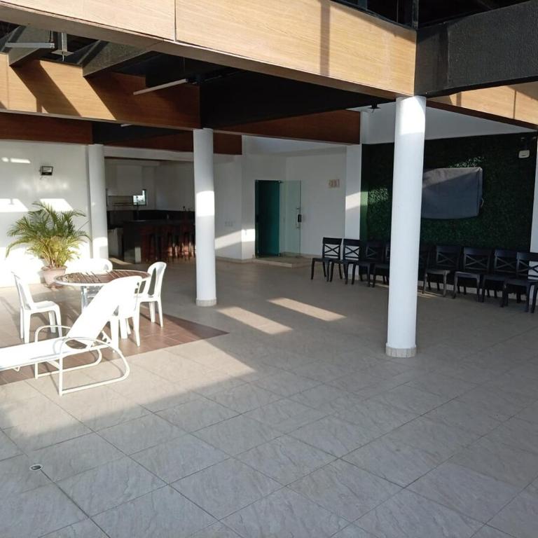 Sky Suite by Zaviera Stays Stays Luxury, Pool, Beach - One-Bedroom Apartment - 11