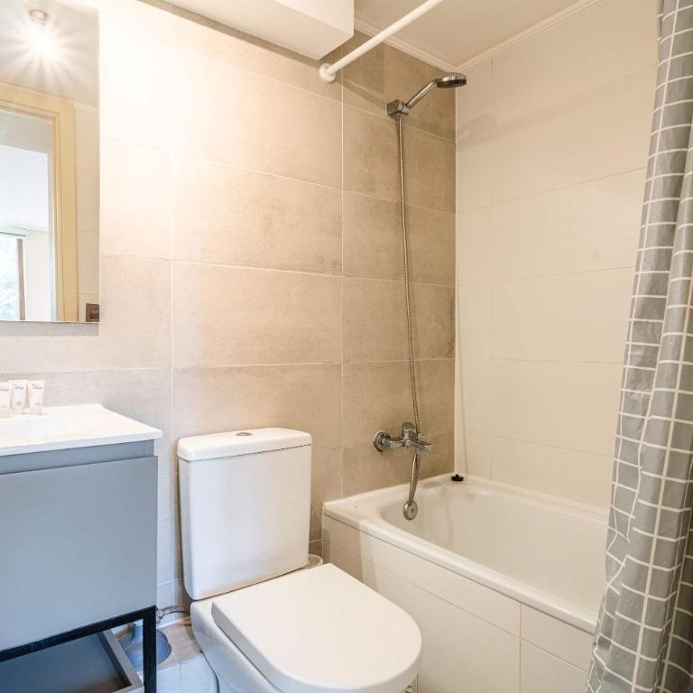 HOM I 2D2B, Estacionamiento, Terraza, Vista parcial al Lago, Wifi, Calefacción Central - Apartment - 6