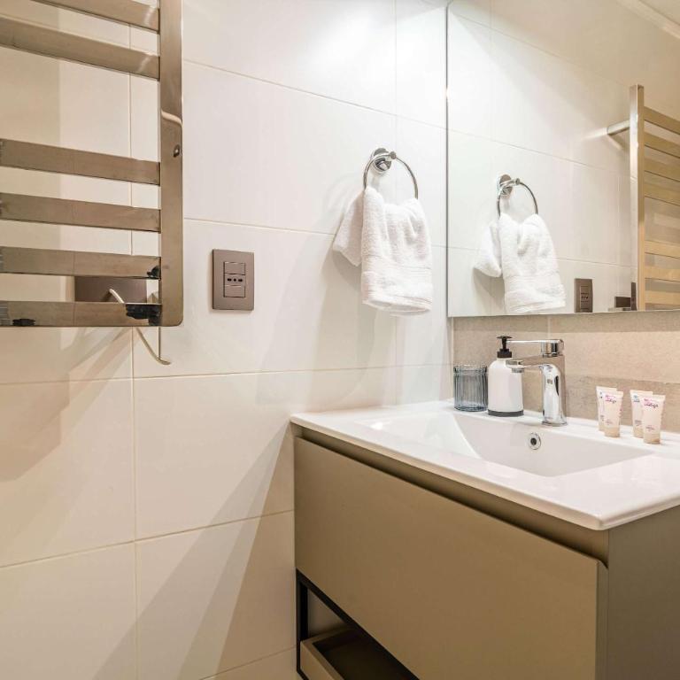 HOM I 2D2B, Estacionamiento, Terraza, Vista parcial al Lago, Wifi, Calefacción Central - Apartment - 28