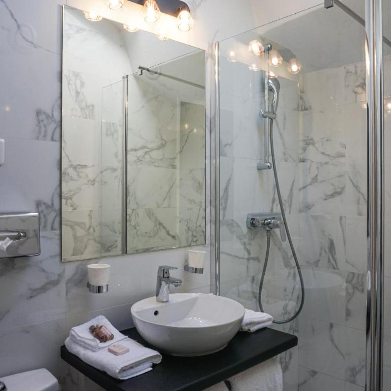Villa Pruly Hotel Cannes Centre - Mansarded Superior Room - 2