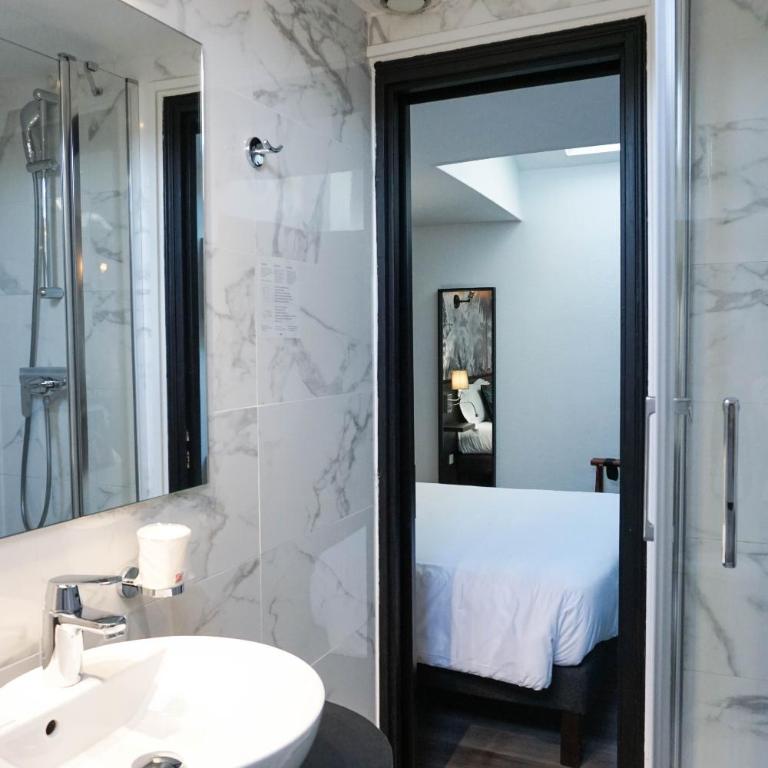 Villa Pruly Hotel Cannes Centre - Mansarded Superior Room - 6