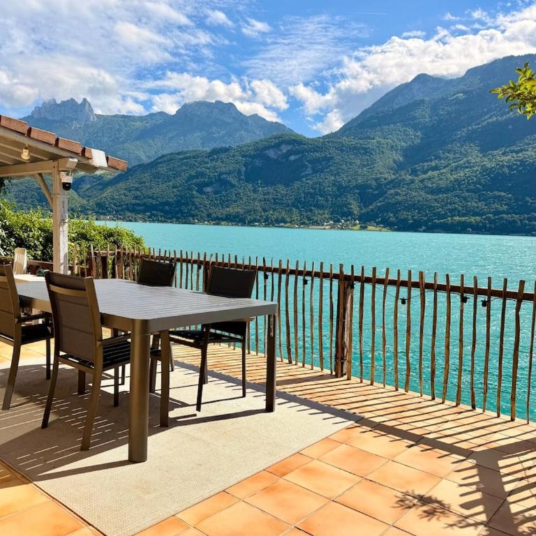 La cabane les pieds dans l'eau, accès direct au lac d'Annecy - Studio - 35
