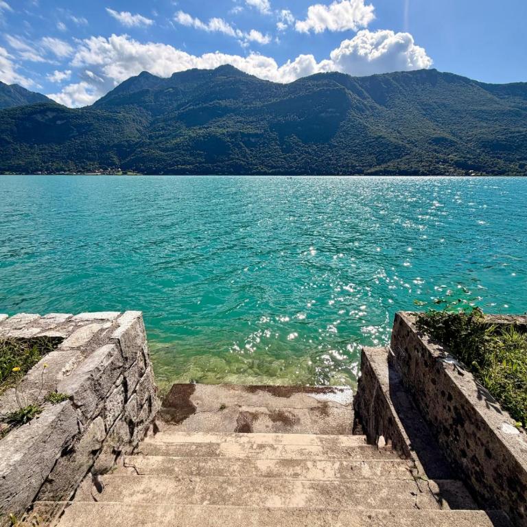 La cabane les pieds dans l'eau, accès direct au lac d'Annecy - Studio - 13