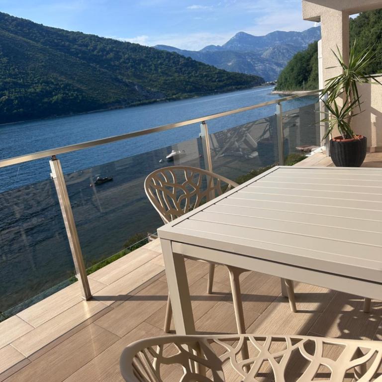Apartments MaXhit - Apartman sa 1 Spavaćom Sobom, Balkonom i Pogledom na More (3 Odrasle Osobe) - 2