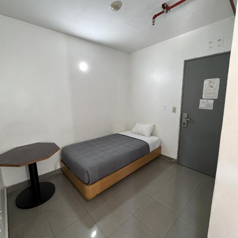 Hotel Harmony - Single Room with Bathroom - 4