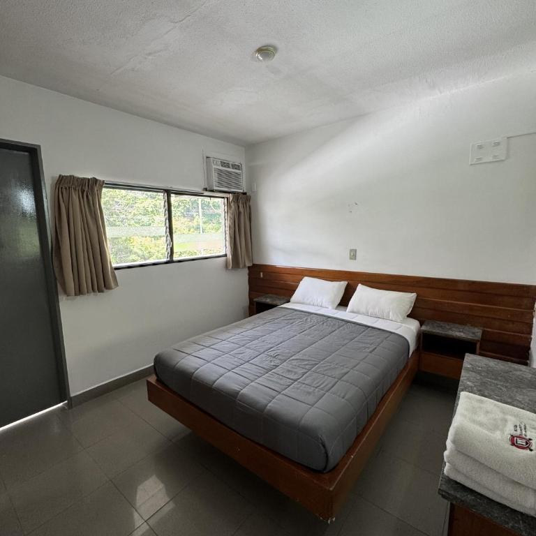 Hotel Harmony - Double Room with Private Bathroom - 1