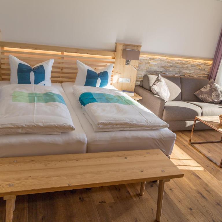 Hotel Christine - Doppelzimmer mit Balkon - 8