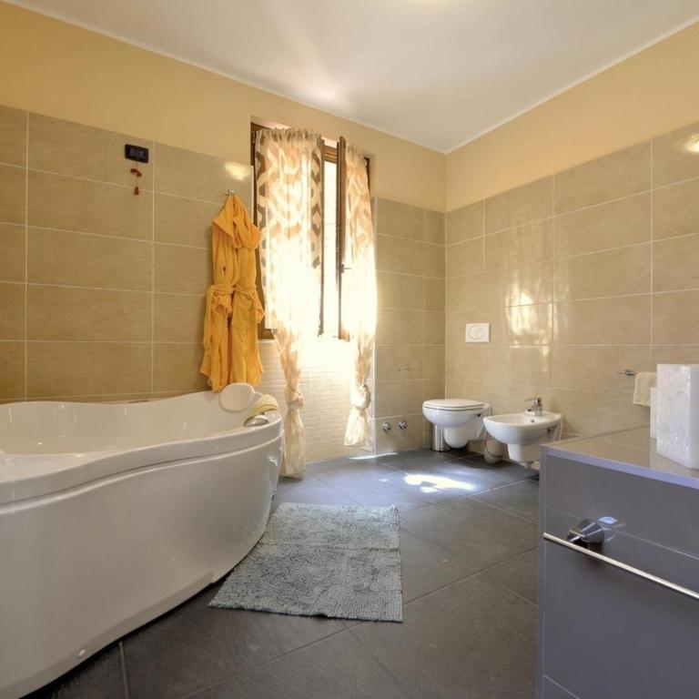 NEW Larioview suites - Appartamento con 1 Camera da Letto e Vasca Idromassaggio - 10