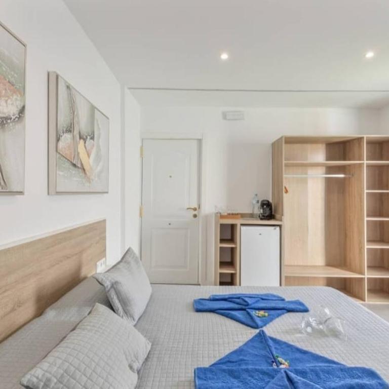 Travies@C.M - Doppelzimmer mit Whirlpool-Badewanne - 2