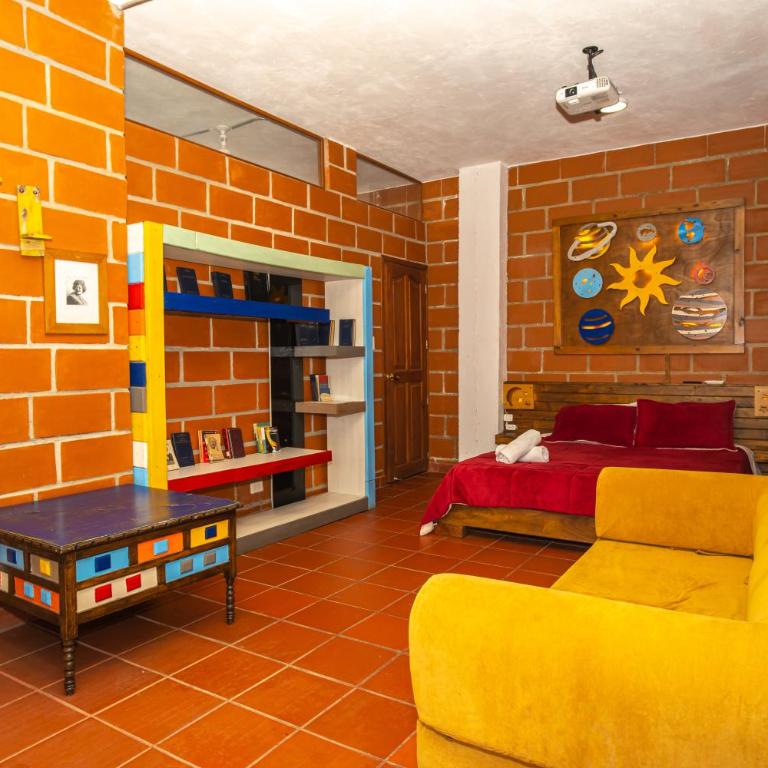 Hotel Alto lindo - Quadruple Room with Balcony - 8