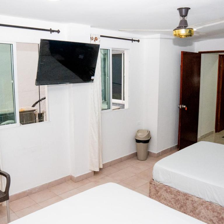 Apartamento Los Manglares - Double Room with Two Double Beds - 2