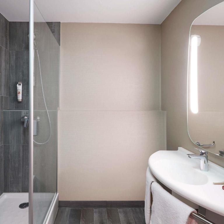 ibis Strasbourg Centre Gare - Superior Double Room with Sofa - 7
