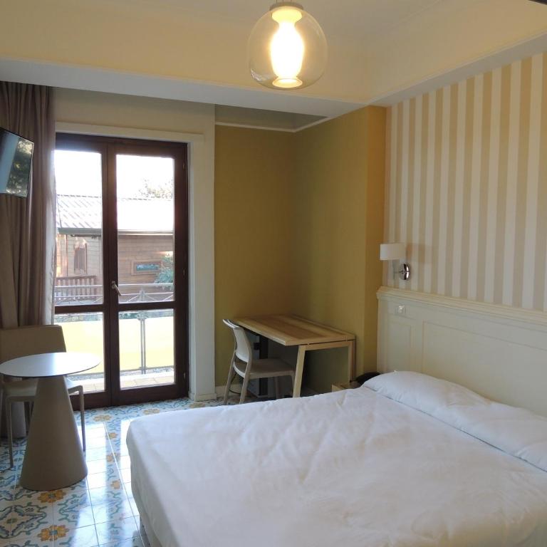 Hotel Zeus - Camera Matrimoniale con Balcone - 6