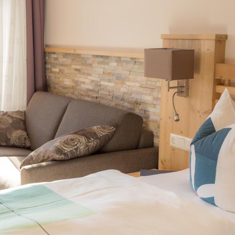 Hotel Christine - Doppelzimmer mit Balkon - 7