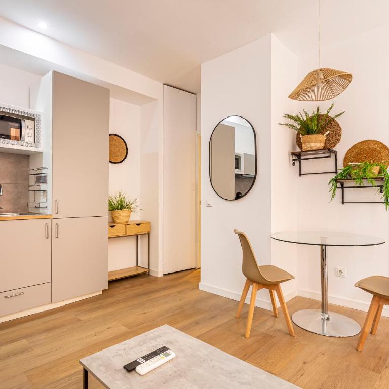 Plaza del Ayuntamiento Suites - One-Bedroom Standard Apartment - 2