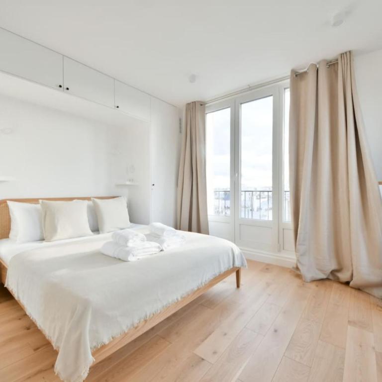 Eiffel Tower View 1BR Newly Renovated and Elegant - Apartment - 2