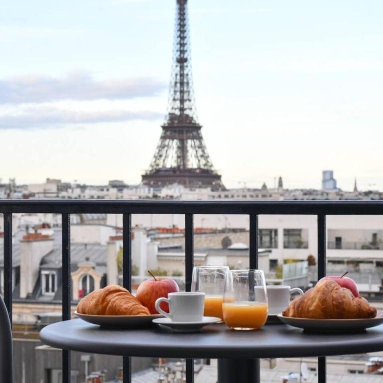 Eiffel Tower View 1BR Newly Renovated and Elegant - Apartment - 1