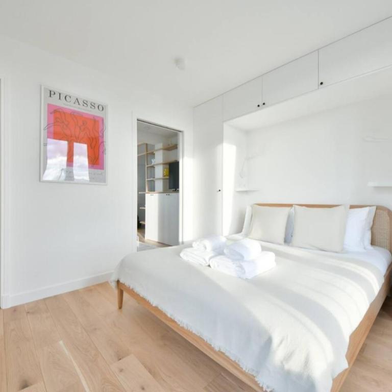 Eiffel Tower View 1BR Newly Renovated and Elegant - Apartment - 11