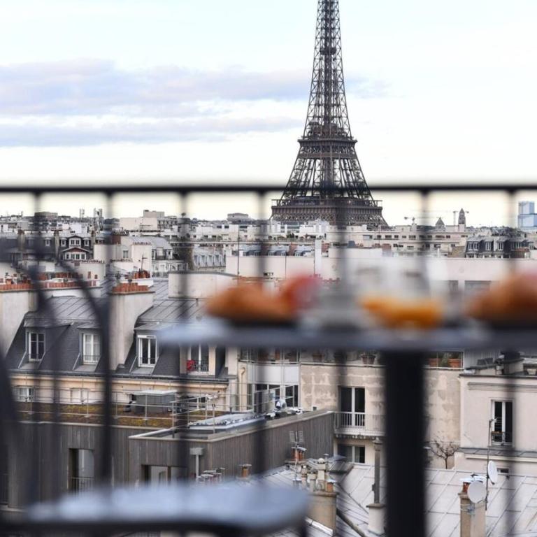Eiffel Tower View 1BR Newly Renovated and Elegant - Apartment - 16