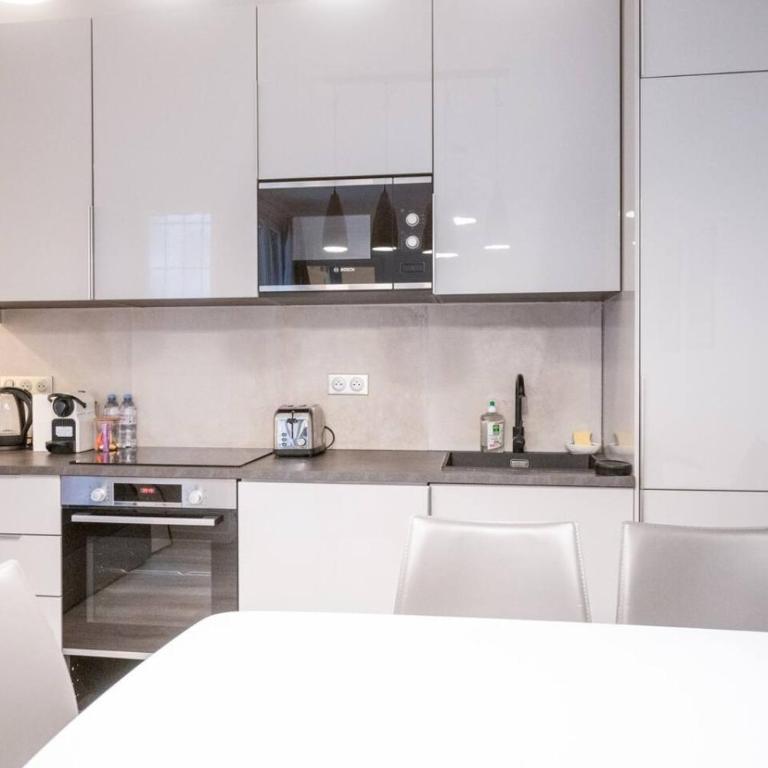 Eiffel Tower and Arc de Triomphe Elegant 1BR - Appartamento - 4