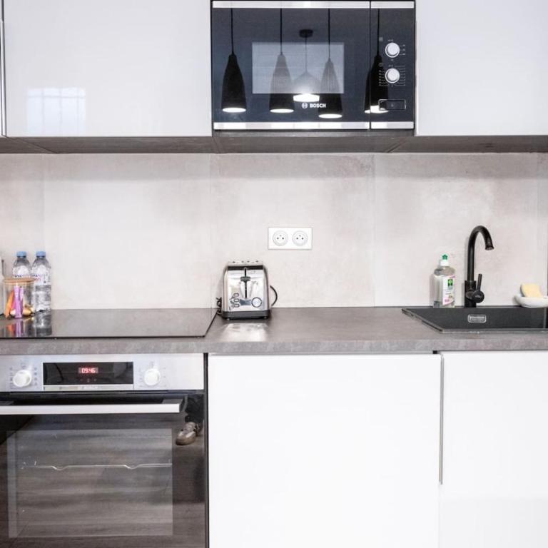 Eiffel Tower and Arc de Triomphe Elegant 1BR - Appartamento - 12