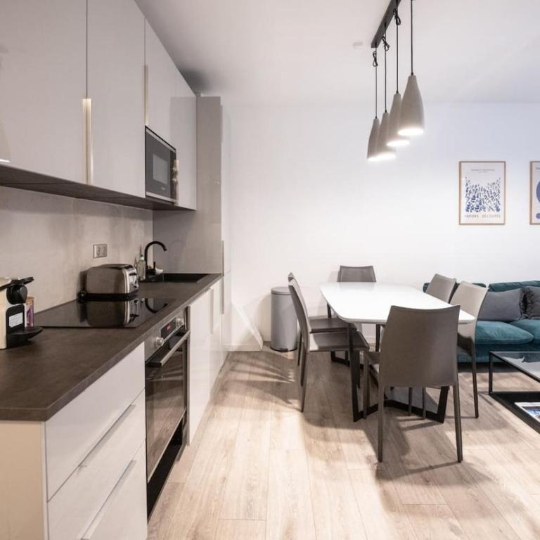 Eiffel Tower and Arc de Triomphe Elegant 1BR - Appartamento - 13