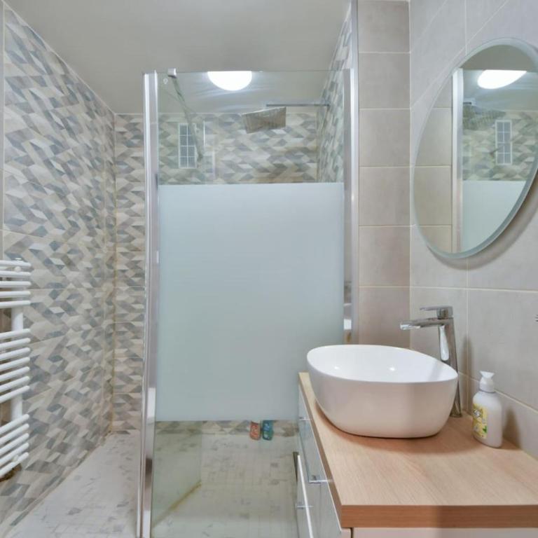 Elegant Studio near Champs Elysees and Madeleine - Apartamento - 5