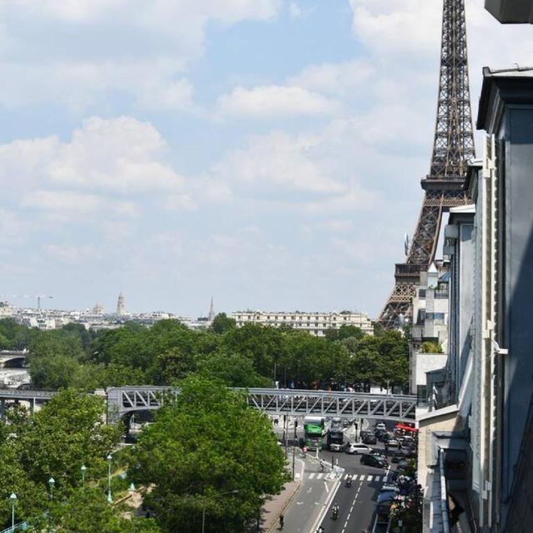 Stylish 1BR view of River Seine and Eiffel Tower - Appartement - 1