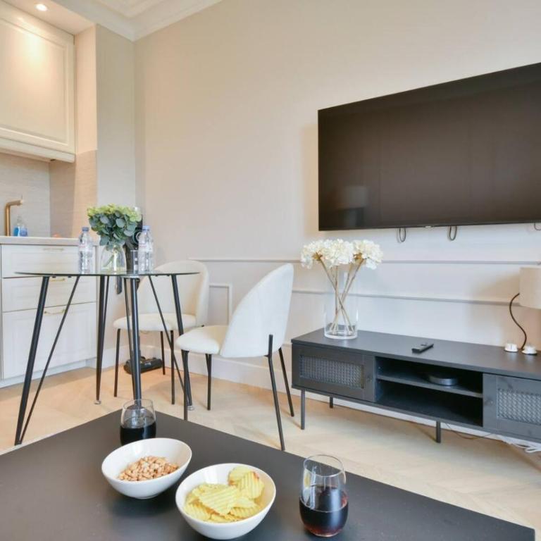 Stylish 1BR view of River Seine and Eiffel Tower - Appartement - 11