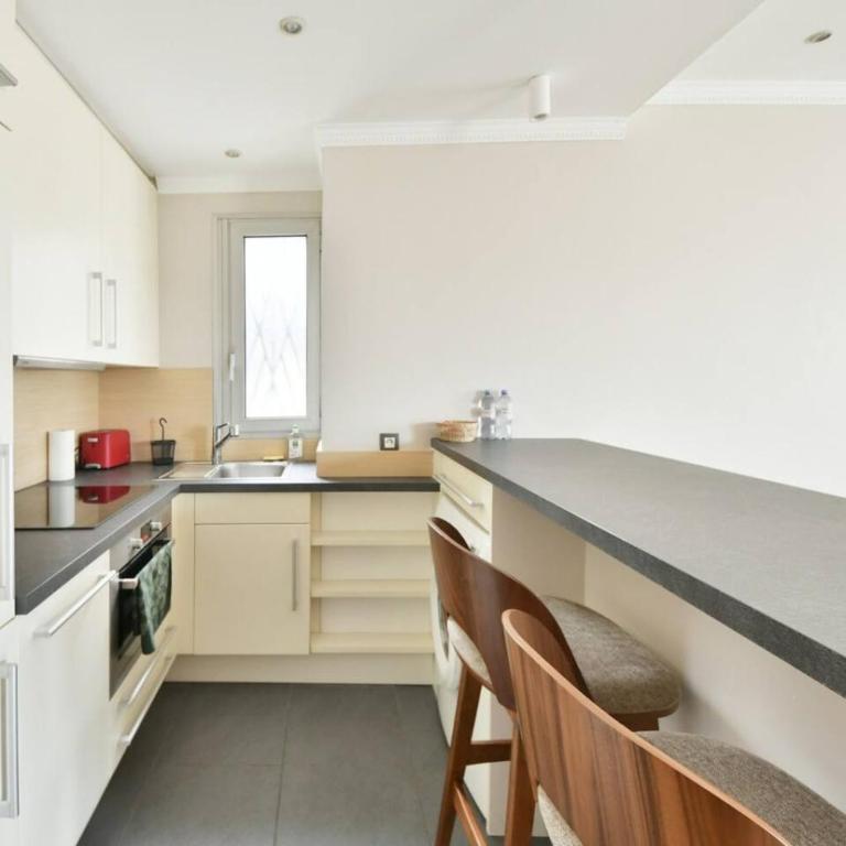 Eiffel Tower View Champs Elysees Prestige 1BR - Appartement - 10