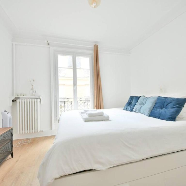 Newly furnished 2BR AC near Eiffel Tower - Apartment - 1